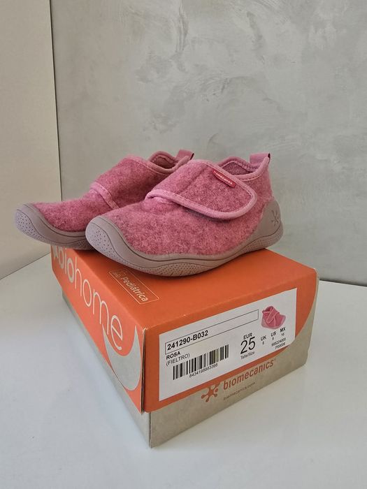 Два модела пантофки Biomehanics момиче, размер 25