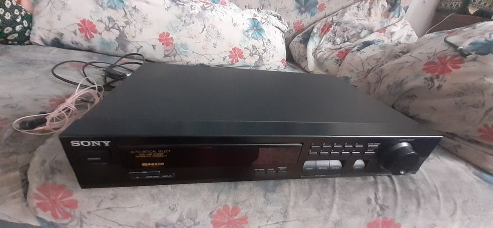 Тюнер  Sony  . Тюнер