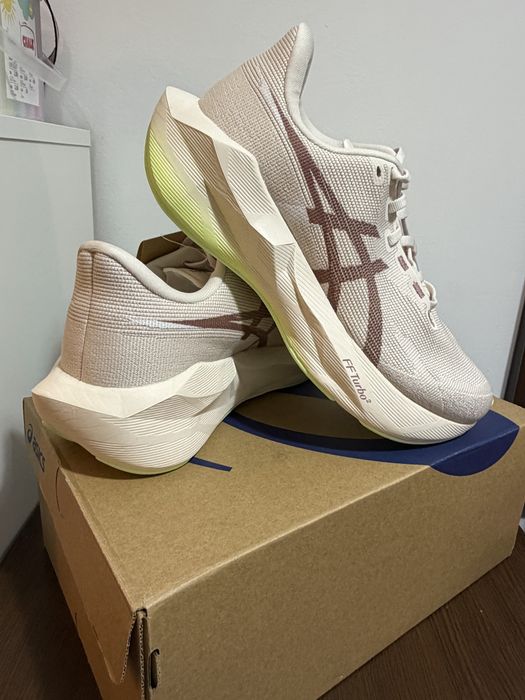 Adidasi Asics Novablast 6