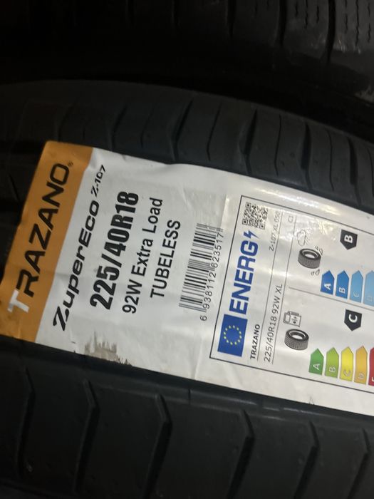 225 40 18 -60€ гумата