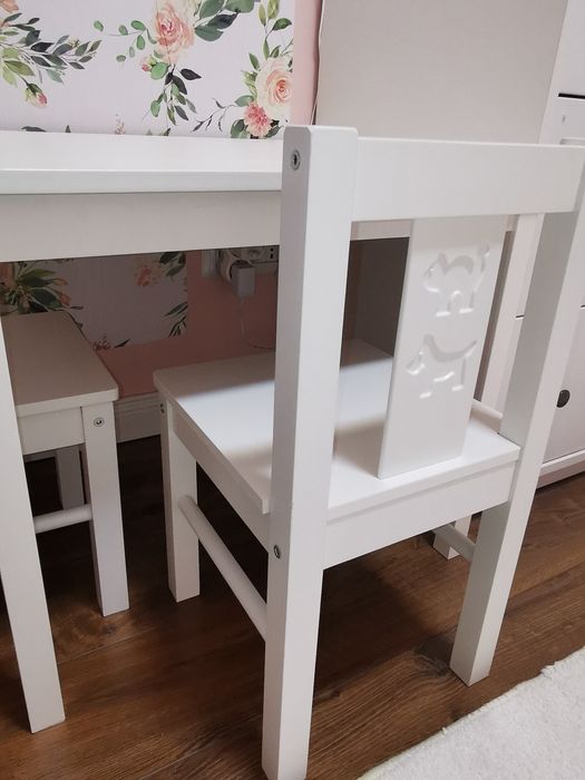 Set masă și scaune pentru copii