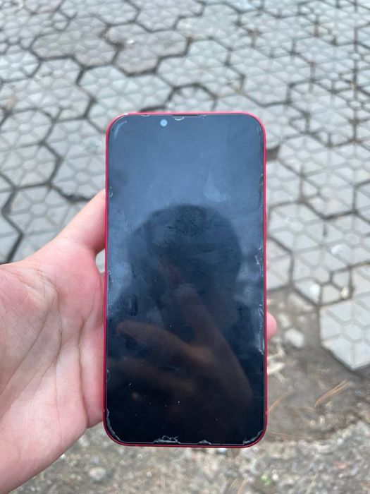 Iphone 13 красный