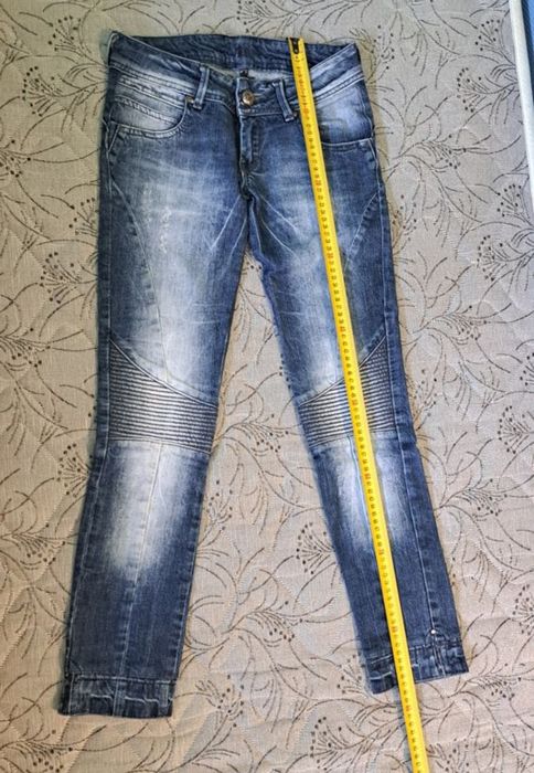 Дамски дънки, размер "XS".