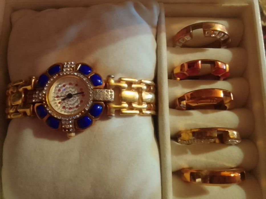 Часы позолоченные