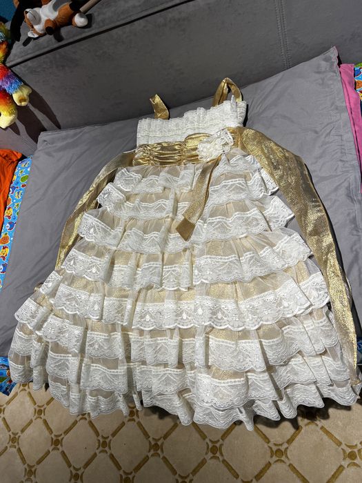 Много платьев на девочку