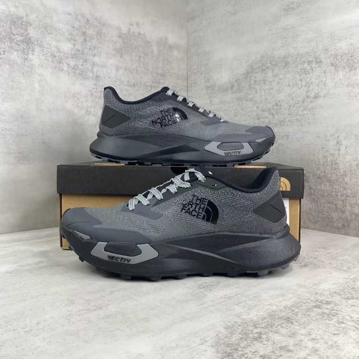 Продавам нови мъжки маратонки The North Face M Vectiv Enduris 4 black anthracit