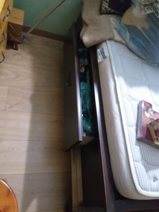 Pat din lemn masiv
