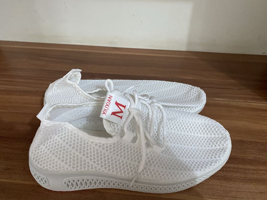 кроссовки женские