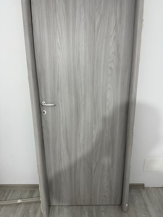 Am 3 usi de interior