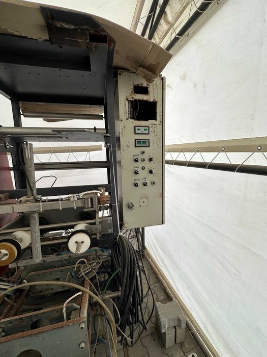 Пакетираща машина неработеща липсва й контолер и някои дребни части, за да заработи