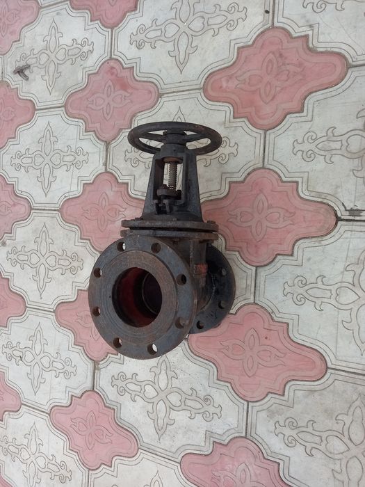 Продам задвижки DN 100