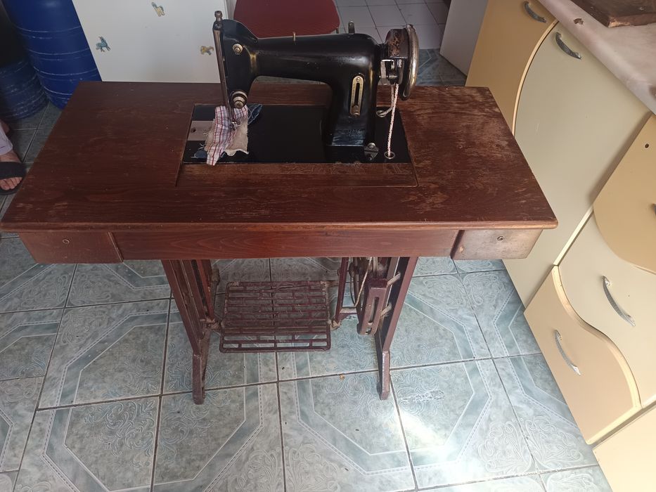 Mașina de cusut  UMC