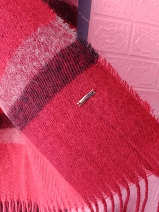 Пухкав зимен,дамски шал.