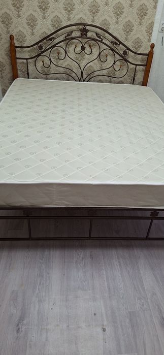 Кровать двухспальная