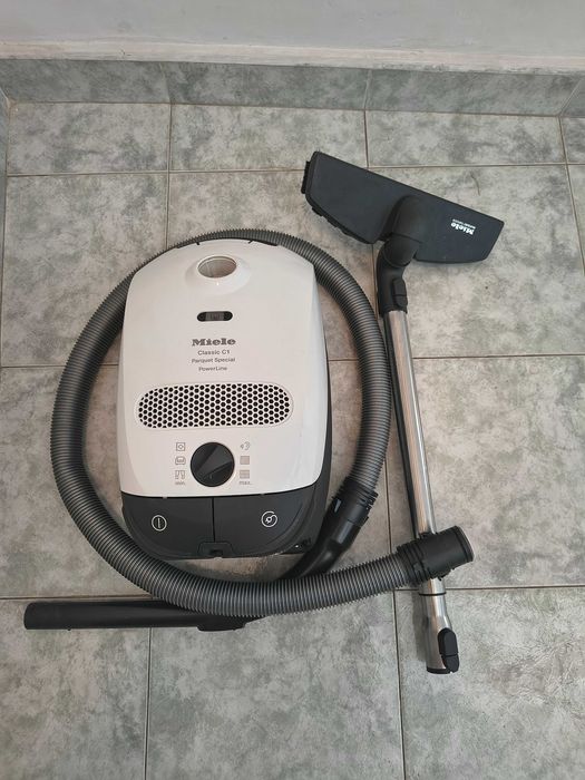 „Прахосмукачка Miele Classic C1 Parquet Special PowerLine“