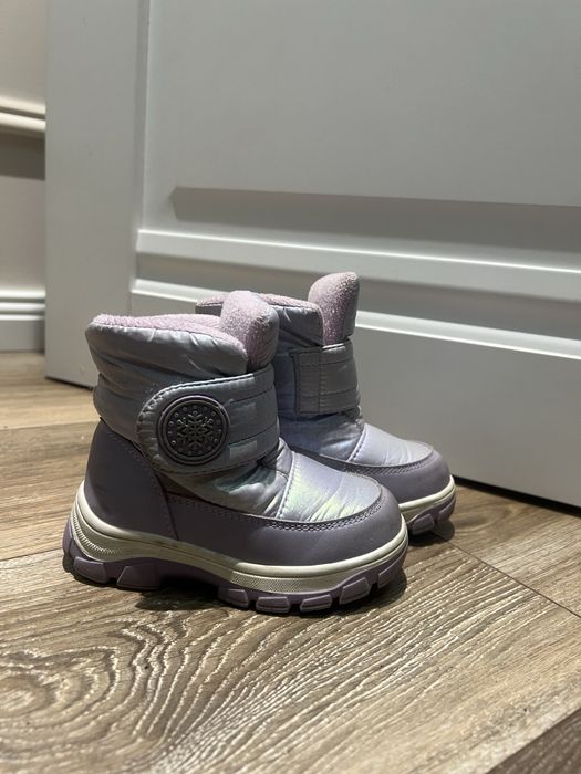 Продам детские дутики на девочку