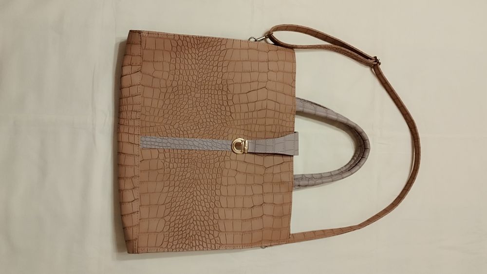 Дамска чанта-подходяща и за документи