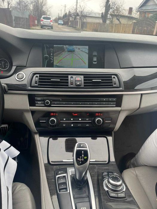 BMW F10 520d Automat – Navi mare – Bixenon