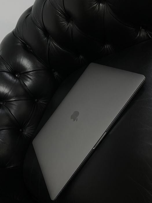 MacBook Pro 14-inch/ Intel Core i7 / 16 Gb RAM / 512 Gb/Space Gray/Bun