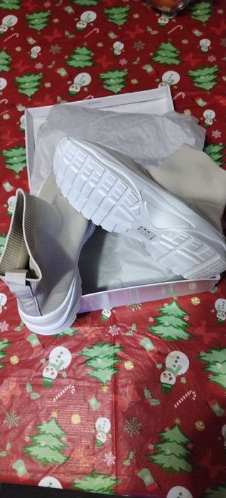 Дамски спортни обувки