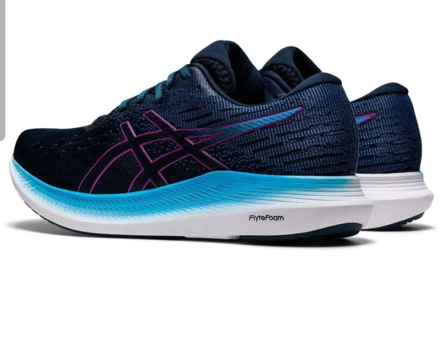 Продаются кроссовки женские