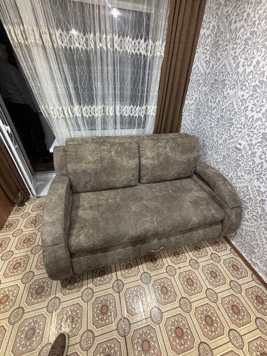 Продается диван и спальный очень хорошим состаяние