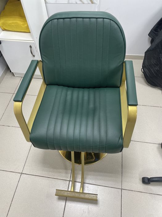 Продам парикмахерские кресла
