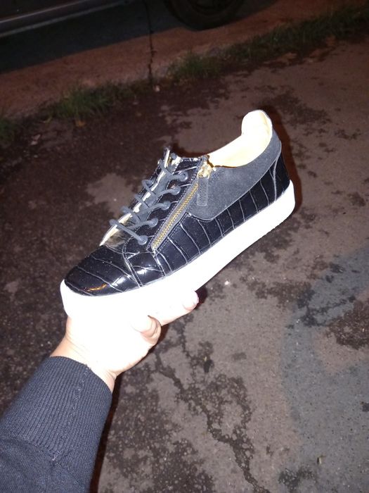 Adidași de piele naturala 42