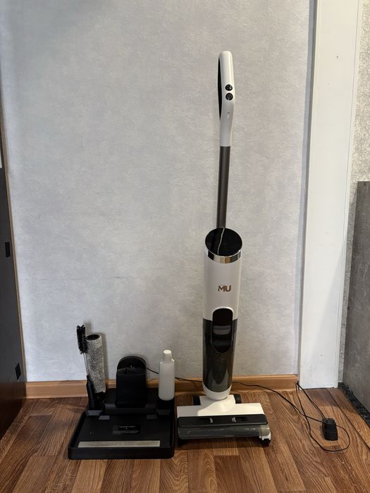 Вертикальный моющий пылесос MU