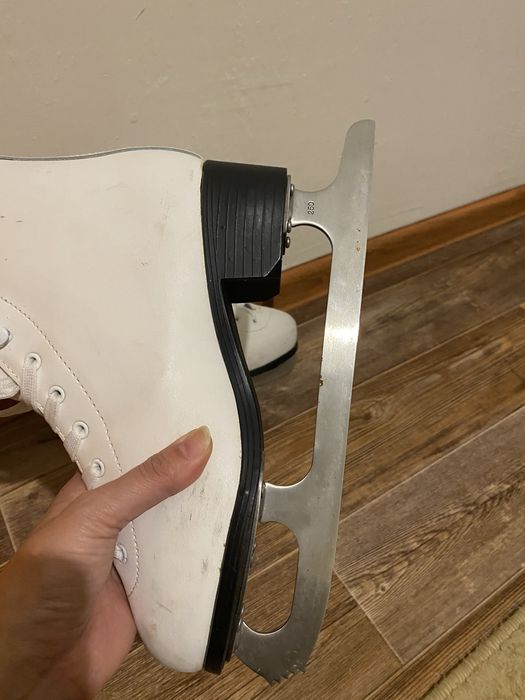 Коньки женские 39-40 размер