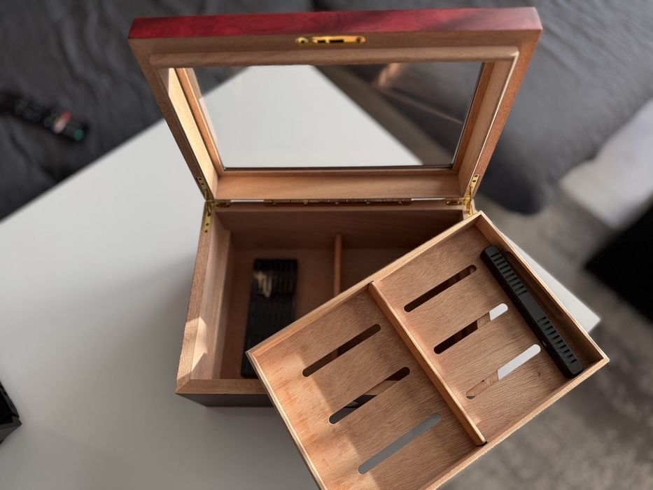 Хумидор за пури.