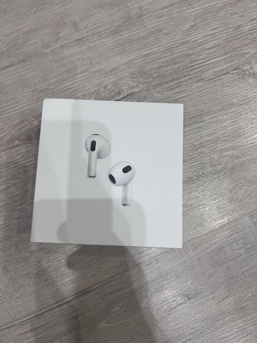 Използвани airpods 3 със силиконов калъф