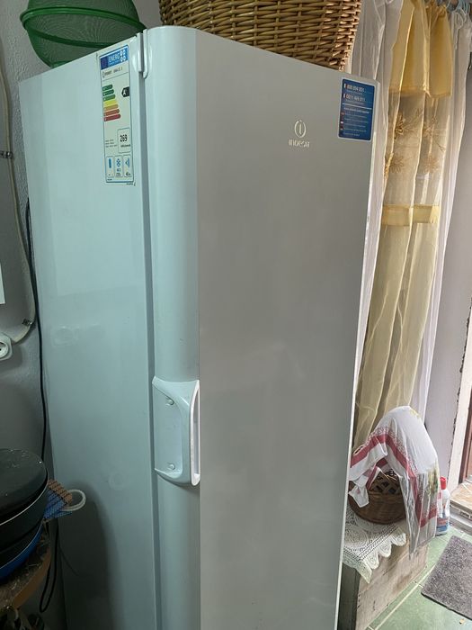 Congelator Indesit cu 7 sertare