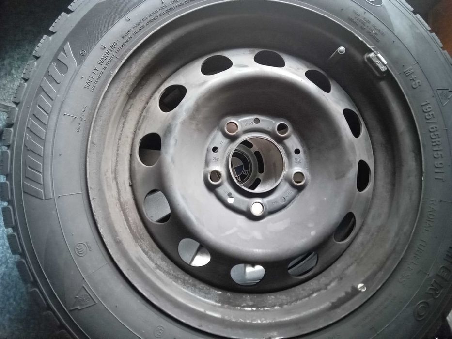 Оригинални джанти с тасове за BMW и зимни гуми 195/65/15