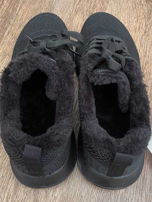 Кроссовки утепленные 38 размер НОВЫЕ