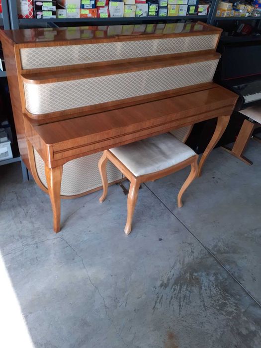 акустично пиано Grotrian-Steinveg