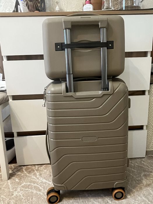 Чемодан полипропиленовый