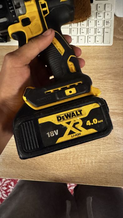 Bormasina dewalt dcd796