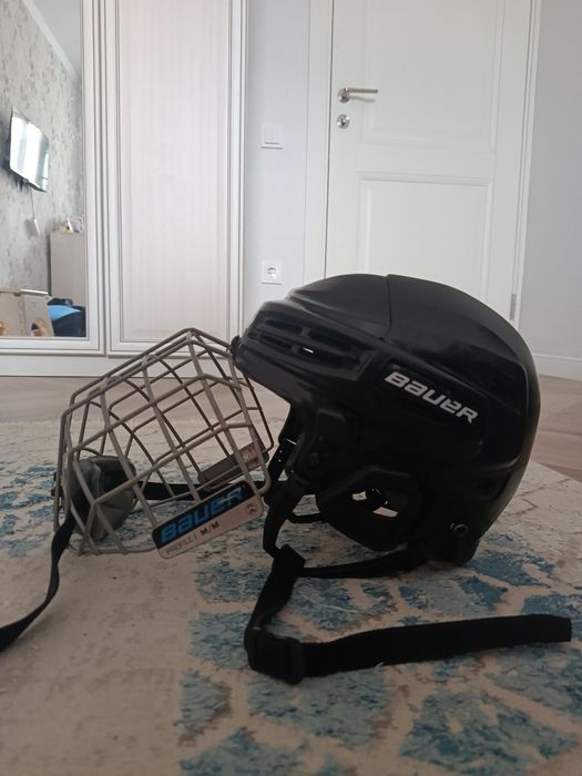 Шлем Bauer Hyperlite.