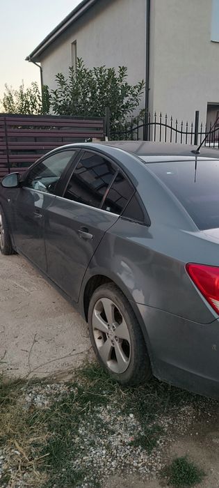 Vând Chevrolet cruze (cutie defecta)