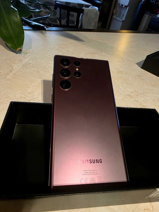 Продавам Телефон