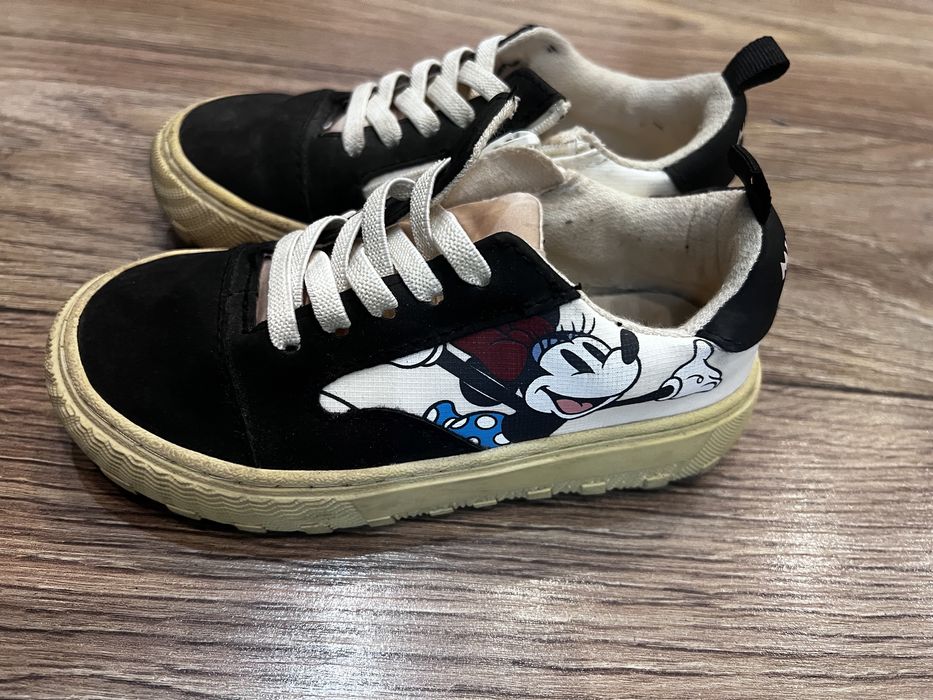 Продам кеды на девочку