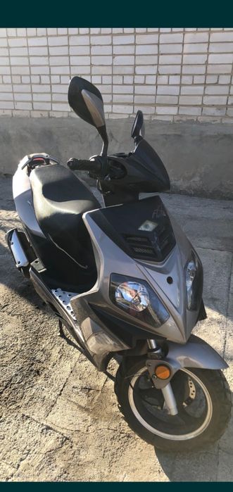 Скутер ABM 150s.