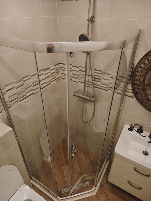 Петоъгълна душ кабина от закалено стъкло