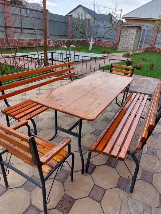 Комлект стол, скамейка, стулья
