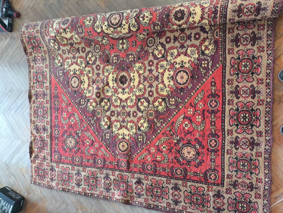 Вълнен персийски килим