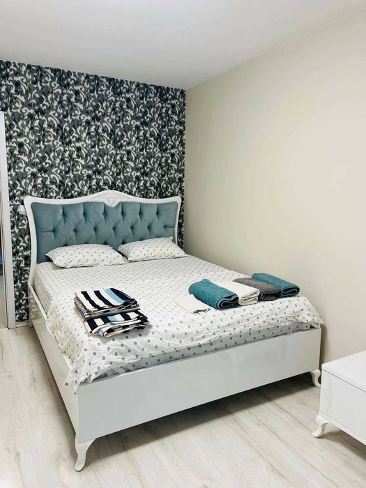 Дава се под наем Двустаен апартамент в Бургас, Братя Миладинови - 68 кв.м за 561 € - Снимка #2