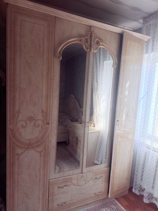 Продам спальный гарнитур без матраса