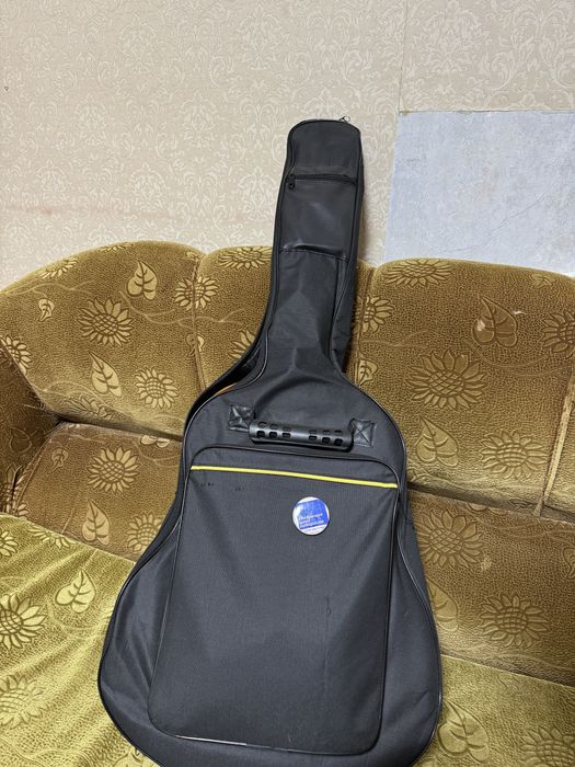 Продаётся классическая гитара Yamaha C40