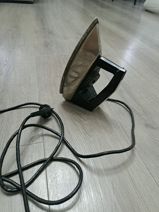 Продам советский утюг 3000